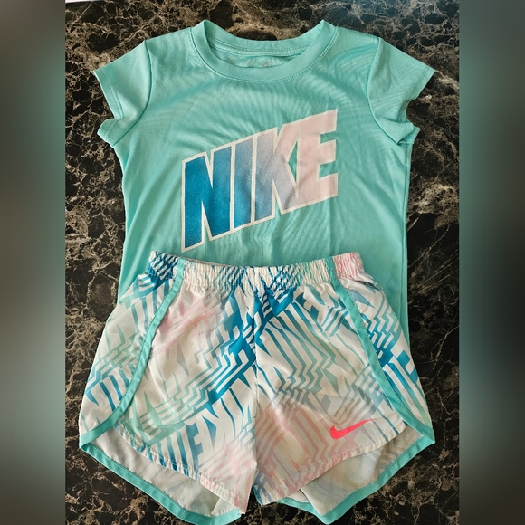 Girls Nike and Under Armour sets - Picture 2 of 6